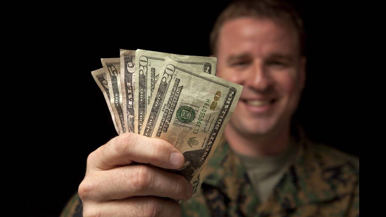 Платят ли в армии зарплату срочникам за службу и какие это деньги