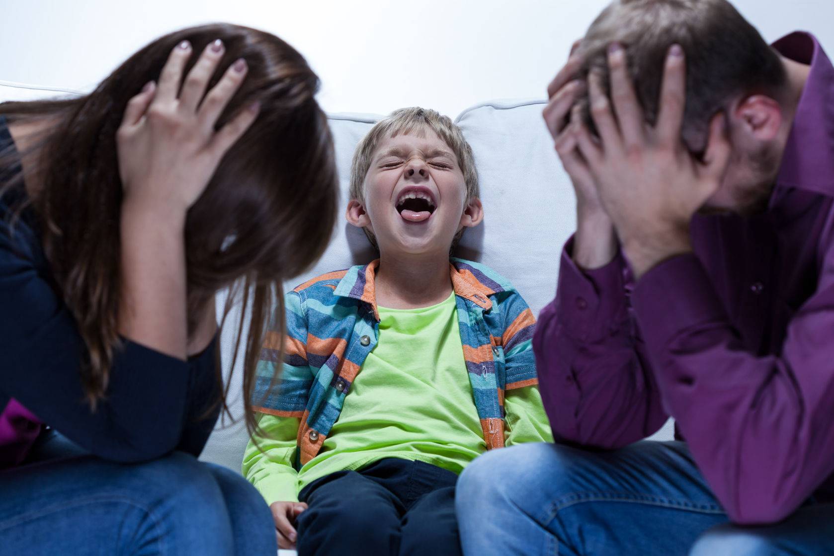 Как справиться с детскими истериками: советы психолога