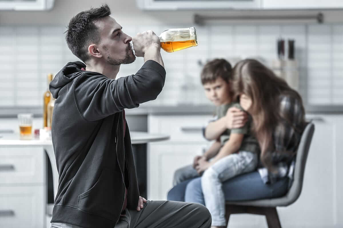 Как жить с мужем алкоголиком, что делать если муж пьет запоями, стоит ли жить с алкоголиком - советы психолога