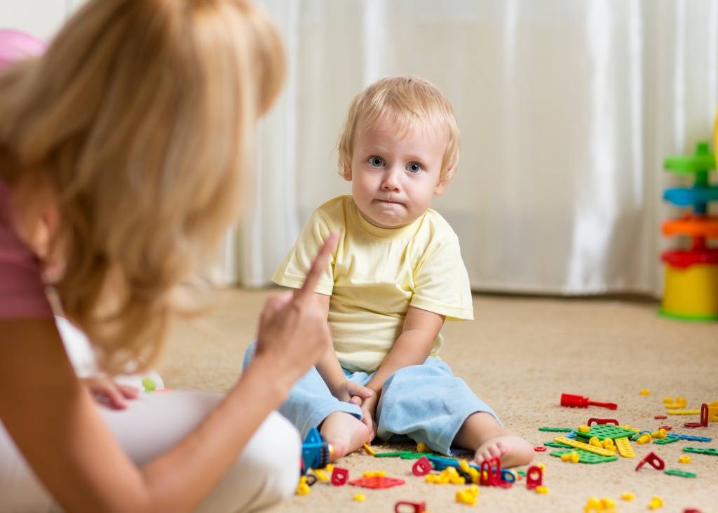 Что делать, если ребенок в 3 года не слушается и истерит? советы психолога родителям неуправляемых детей