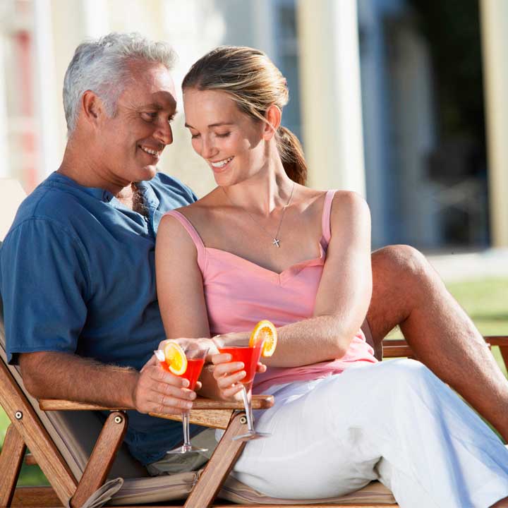 9 причин, по которым лучше выбирать для отношений мужчину постарше