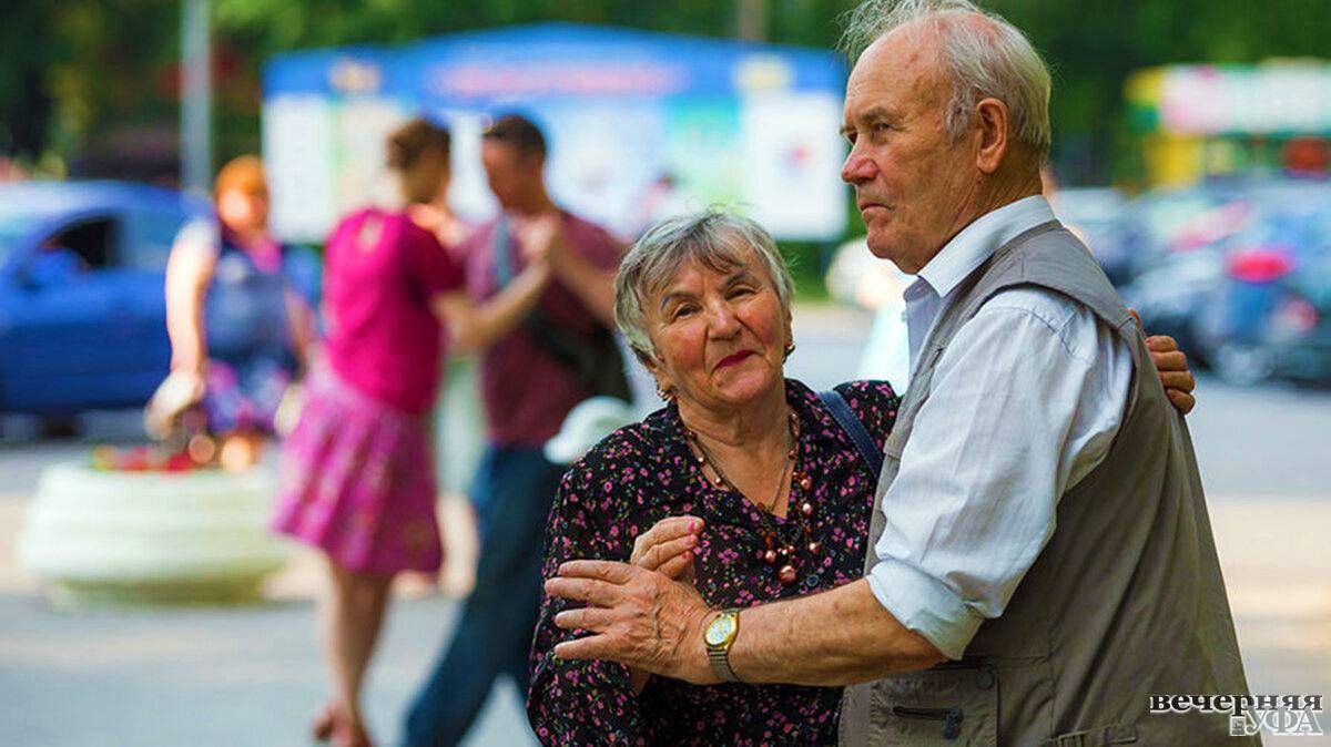 Пожилые люди в россии