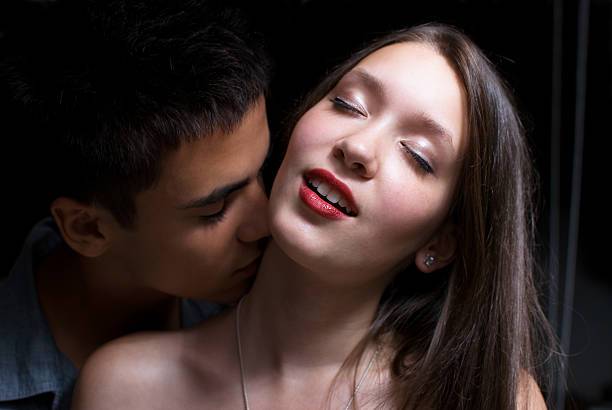 12 хитростей, чтобы мужчина хотел целовать вас снова и снова