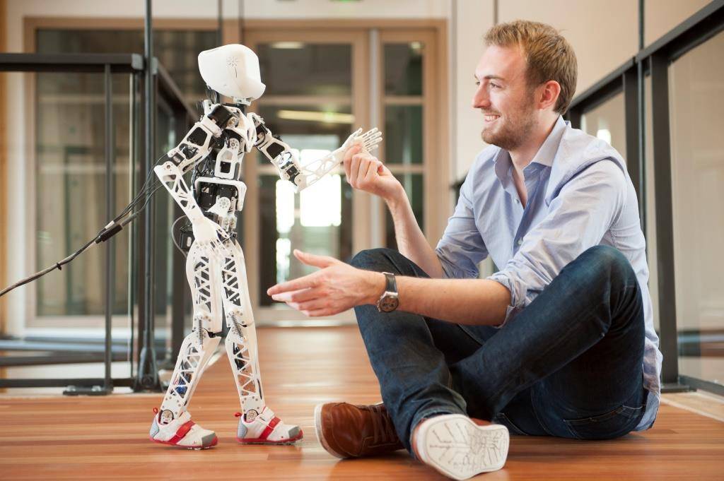 Человек и роботы: искусственный разум в xxi веке