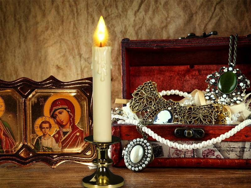 Разрешается ли носить вещи умершего родственника по мнению священников