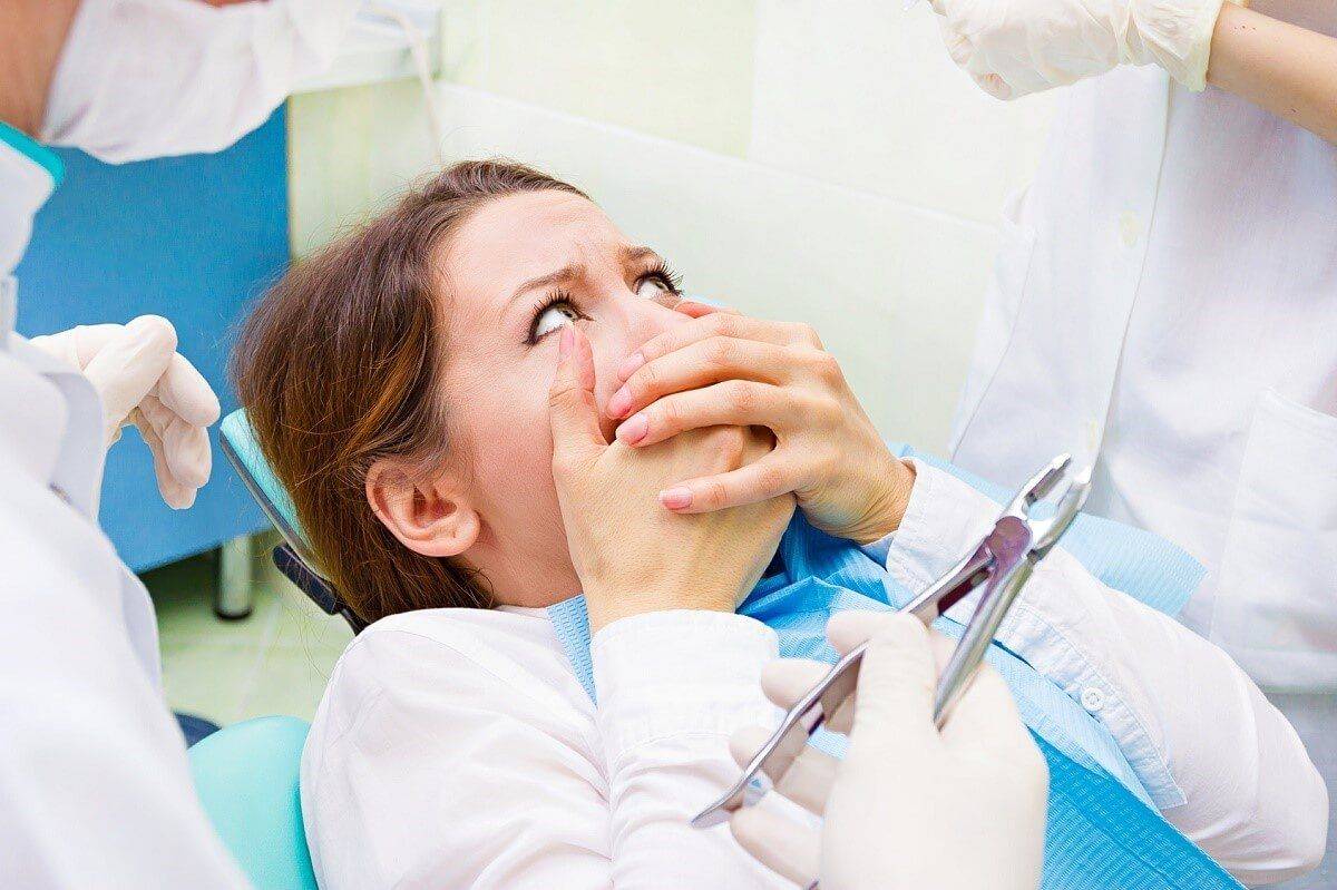 Тревожность, фобия и паранойя: чего боятся пациенты в кресле стоматолога - dentalmagazine.ru