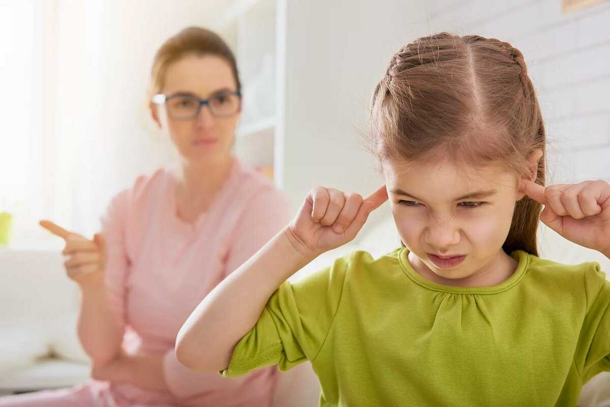 Ребенок кричит, не слушается родителей и психует: что делать и как реагировать на непослушание – советы психолога