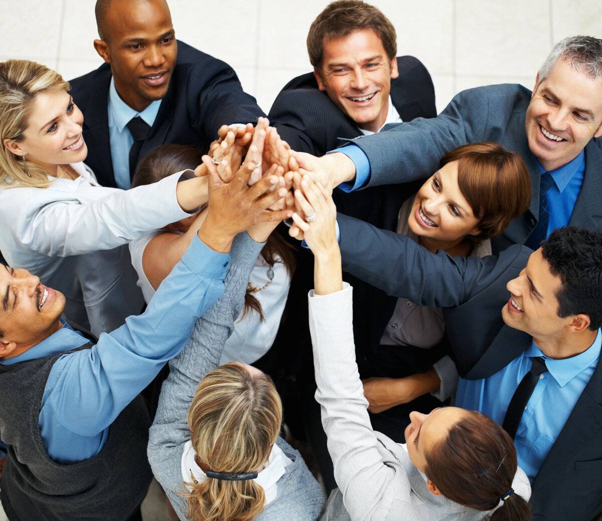 Отношения на работе с коллегами: как правильно поставить себя в коллективе