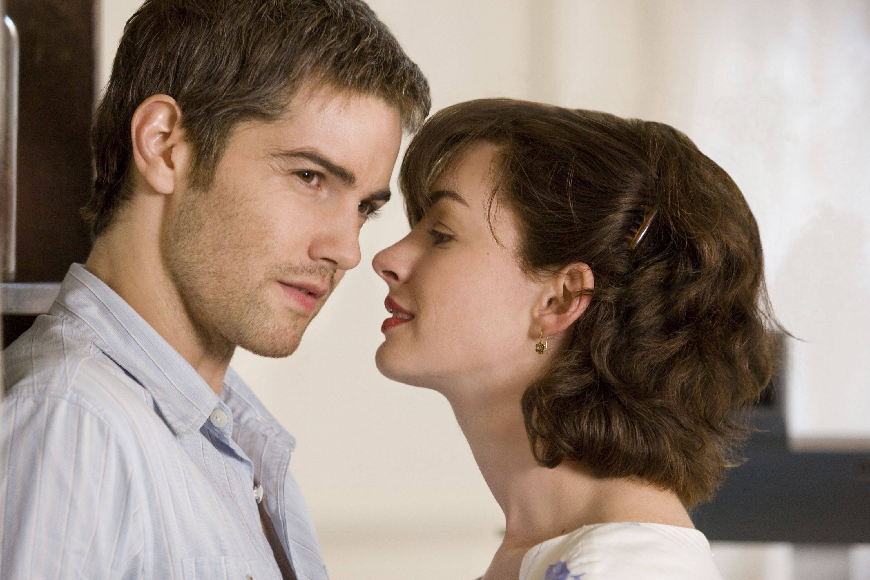 Почему мужчина влюбляется в женщину: 9 самых распространенных причин