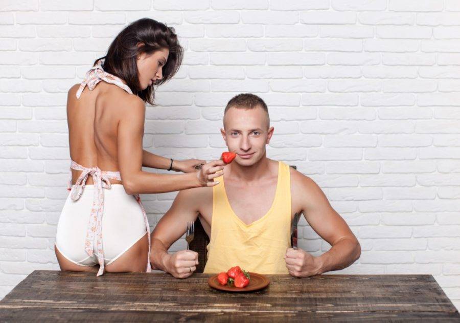 11 уловок, которые используют женщины, чтобы охмурить мужчин и получить желаемое :: инфониак