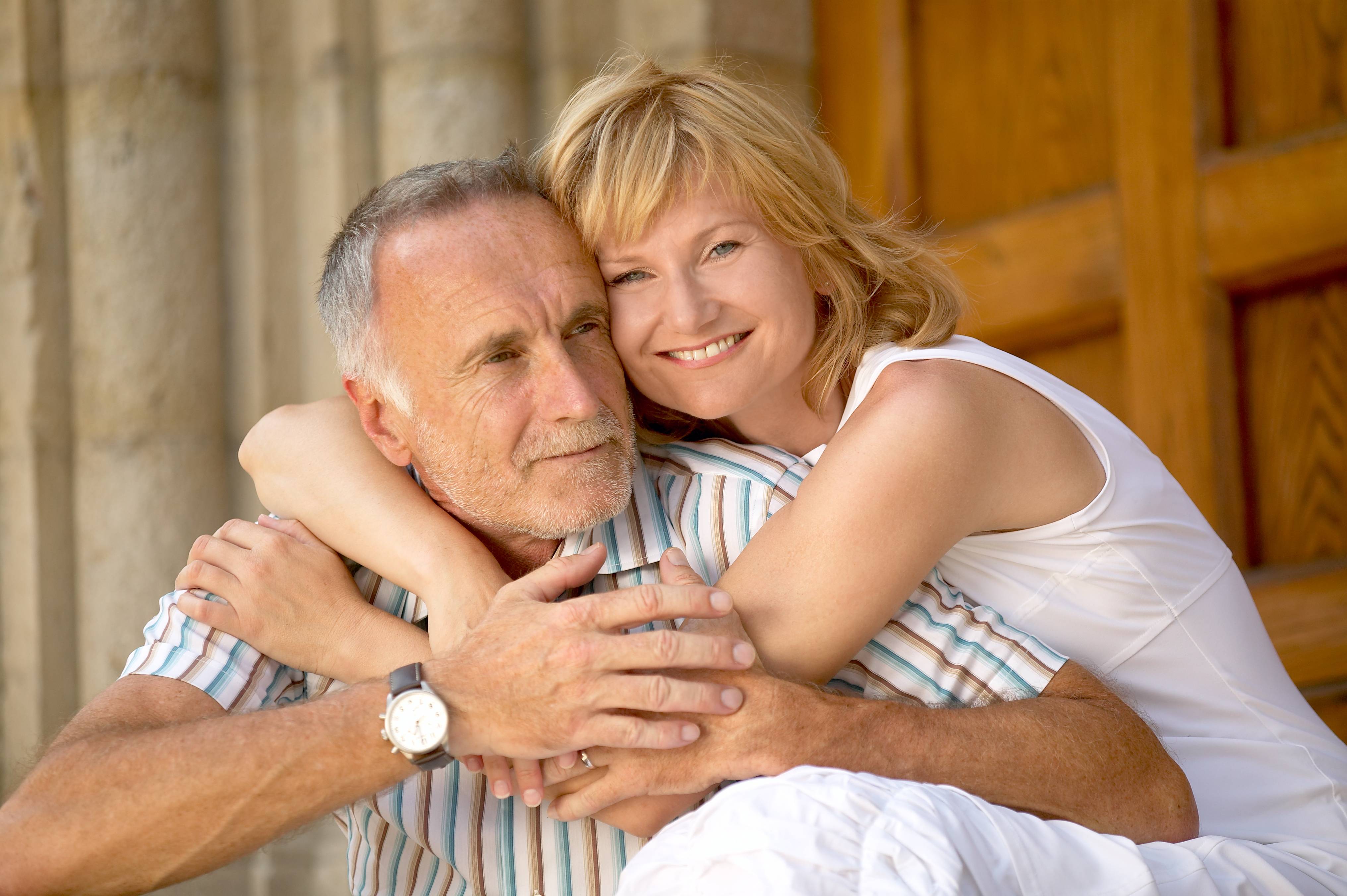 Женщина старше мужчины: психология отношений при разнице в возрасте